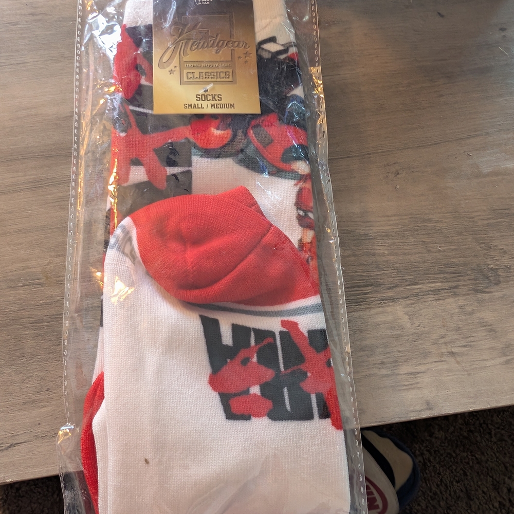 Knitgen Classics Red and White Casual Socks